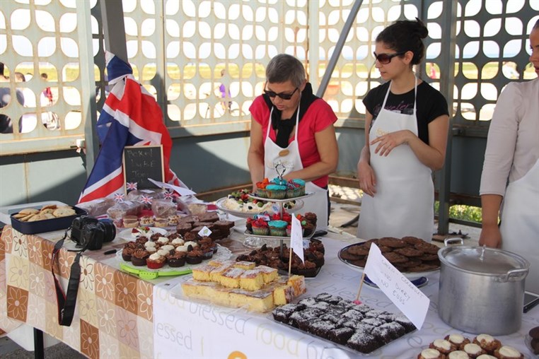 CrumbleBerrys Eat cake for a cause